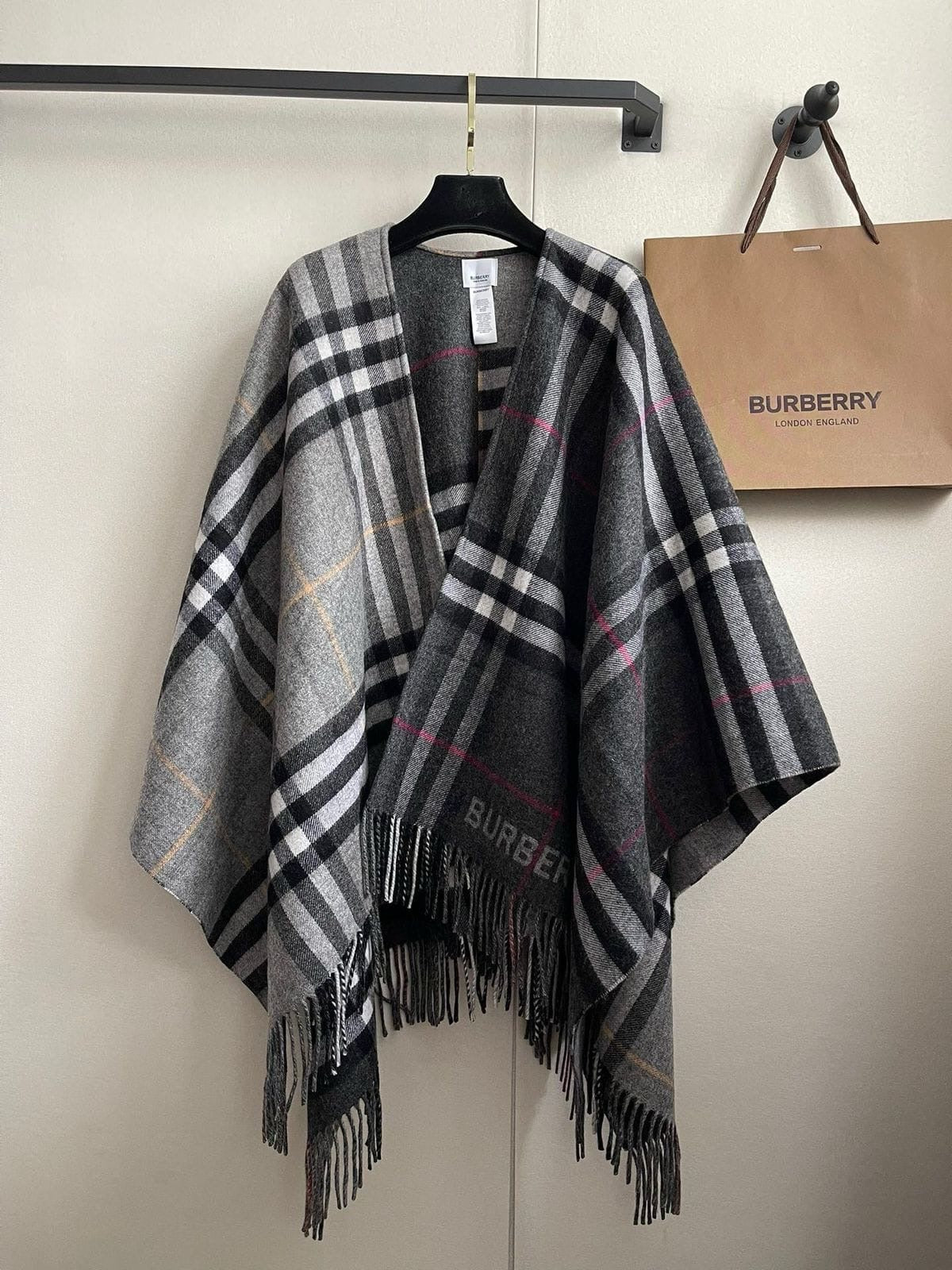 Burberry Shall 2 colors