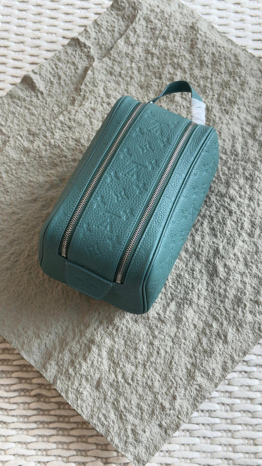 Louis Vuitton Pouch (VIP Quality)