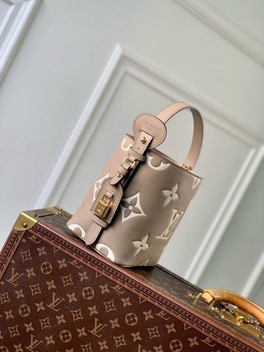 Louis Vuitton HandBag (VIP Quality)