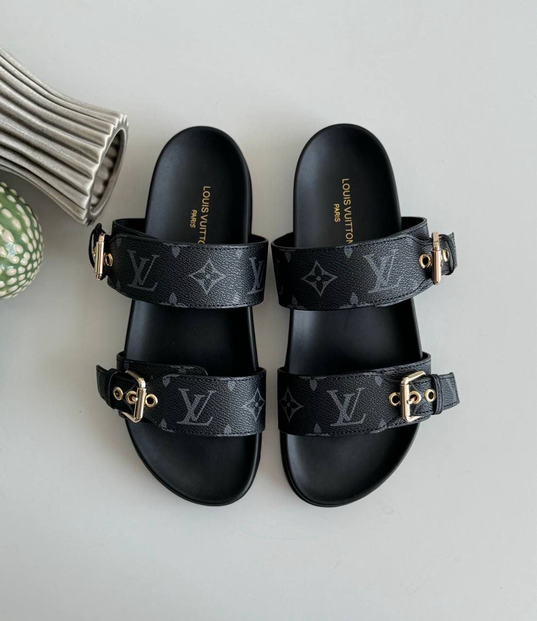 LOUIS VUITTON Female Slippers