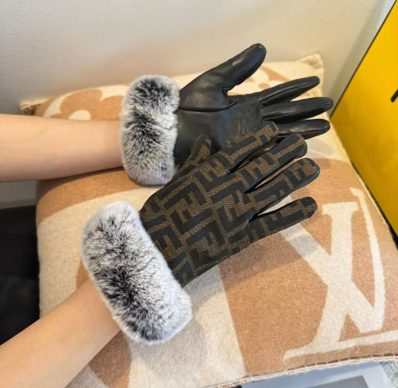 Fendi Gloves