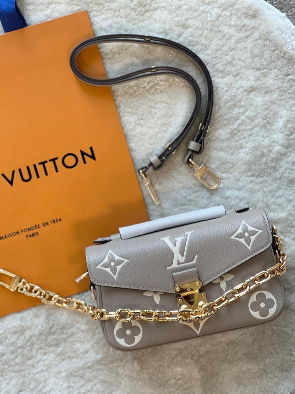Louis Vuitton Sling Bag (Vip)