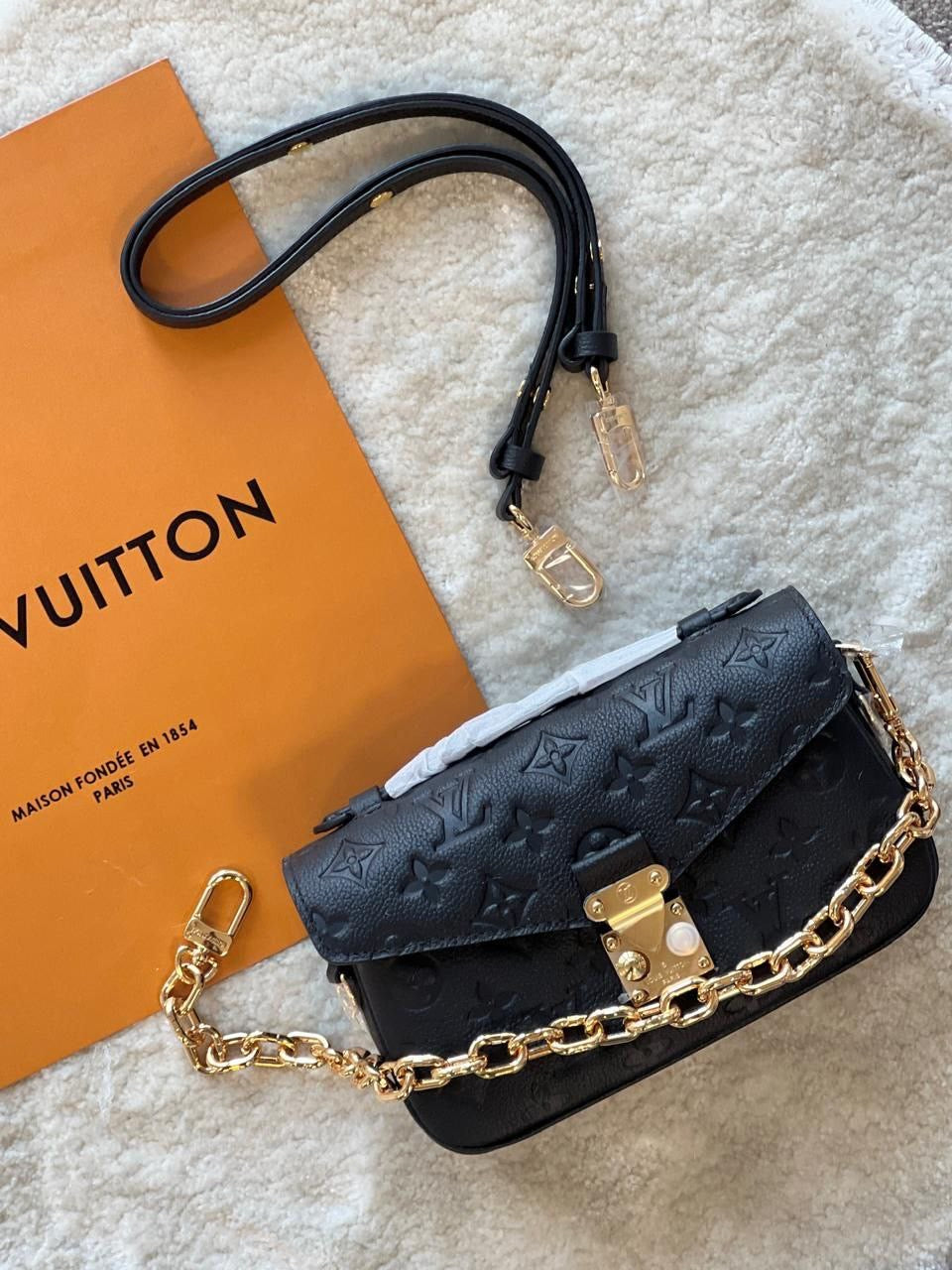 Louis Vuitton Sling Bag (Vip)
