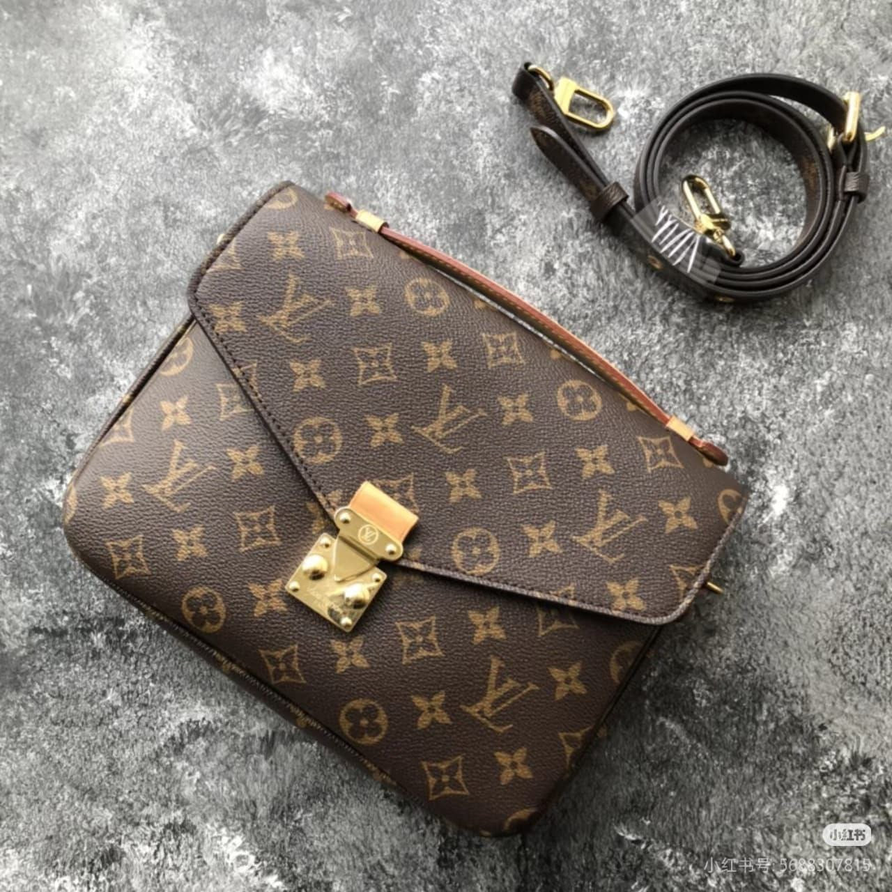 Louis Vuitton Messenger Bag