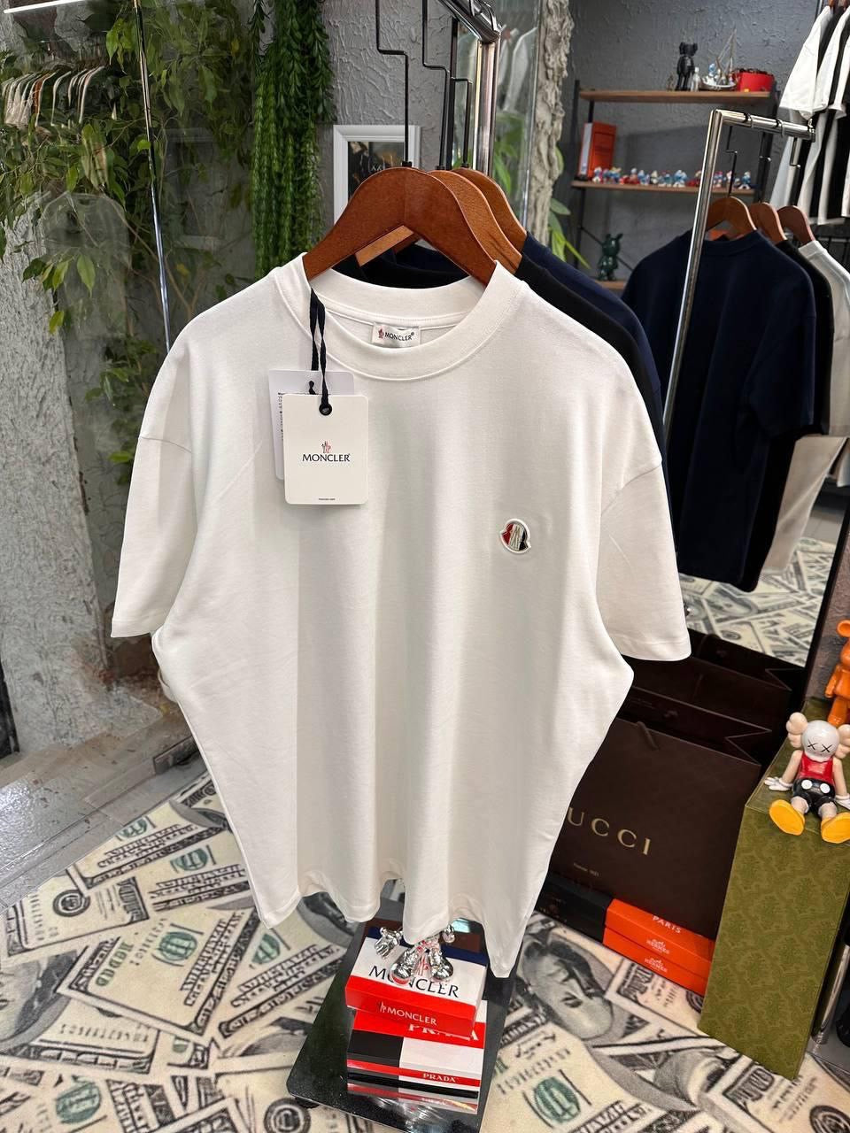 Moncler T-shirt