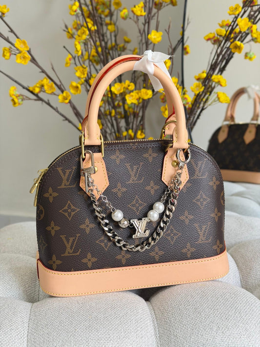 Louis Vuitton Hand Bag (Vip)