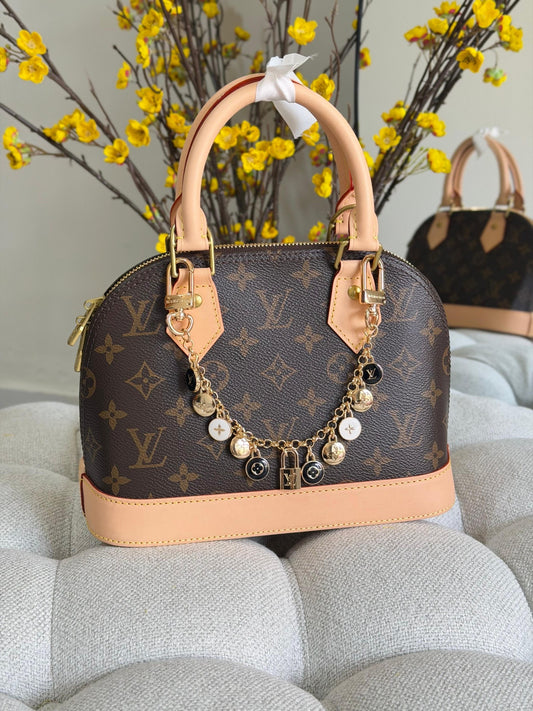 Louis Vuitton Hand Bag (Vip)