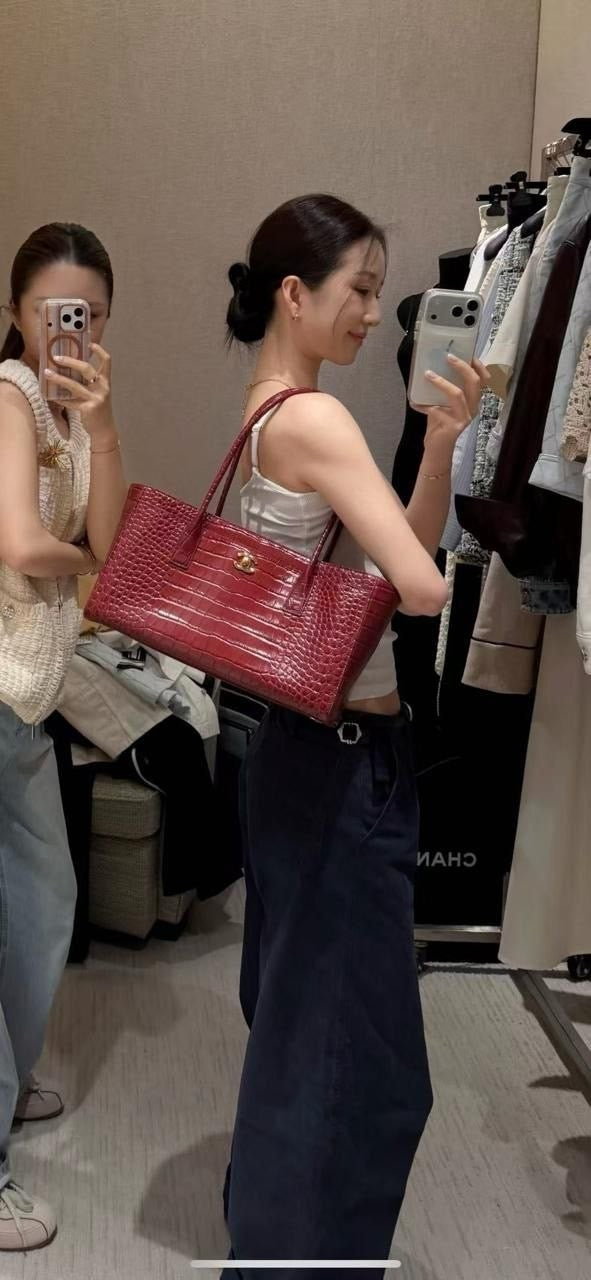 Chanel Shoulder Bag (Vip)
