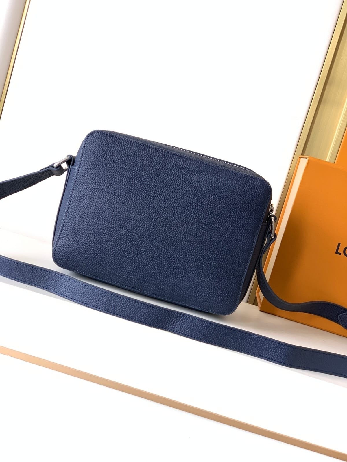 Louis Vuitton Messenger (VIP)