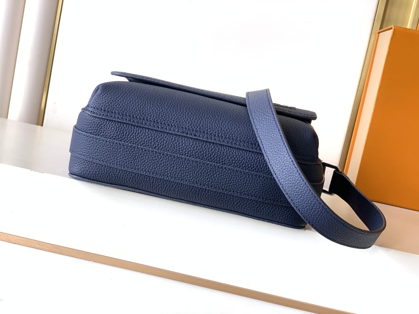 Louis Vuitton Messenger (VIP)