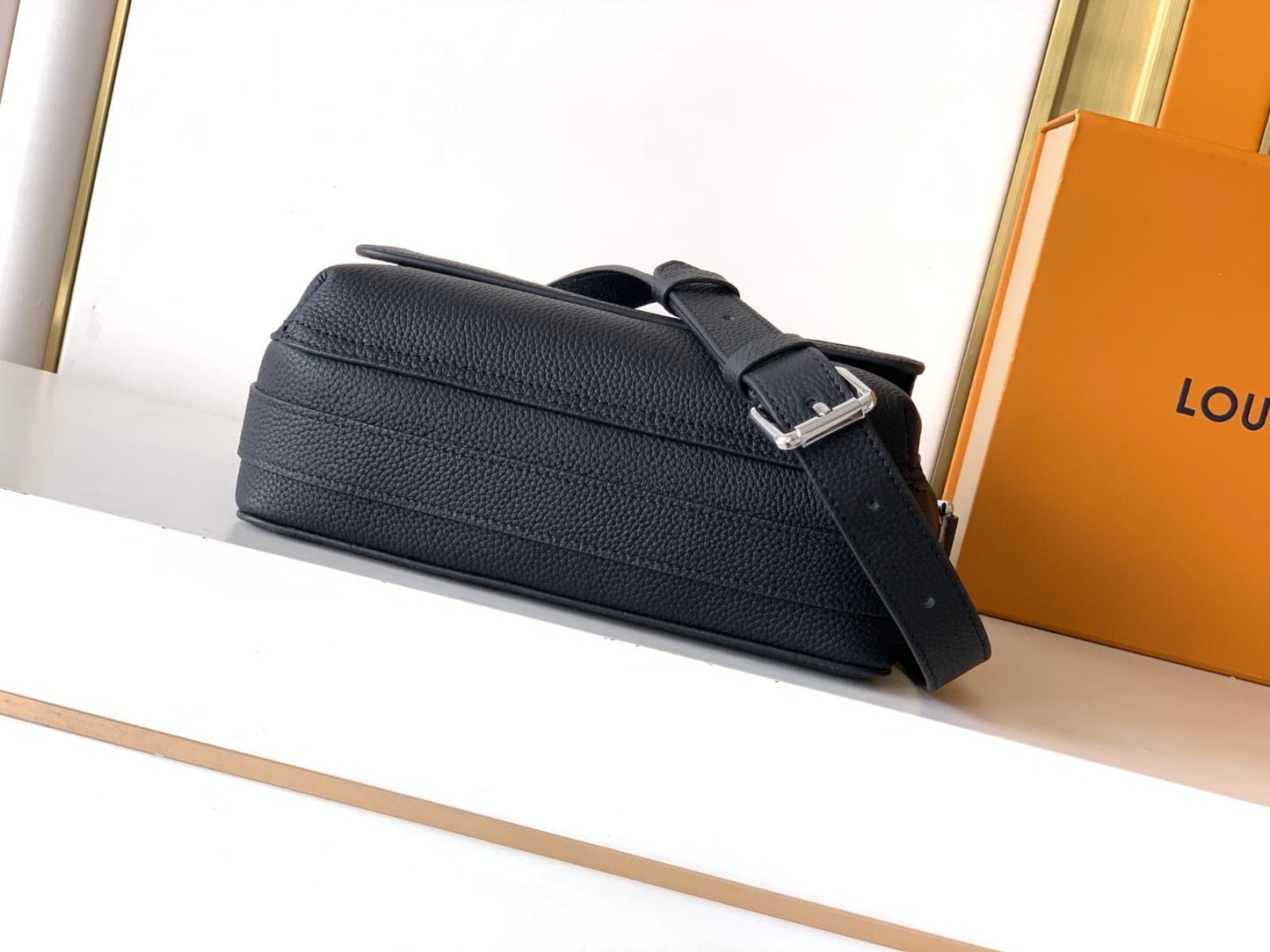Louis Vuitton Messenger (VIP)
