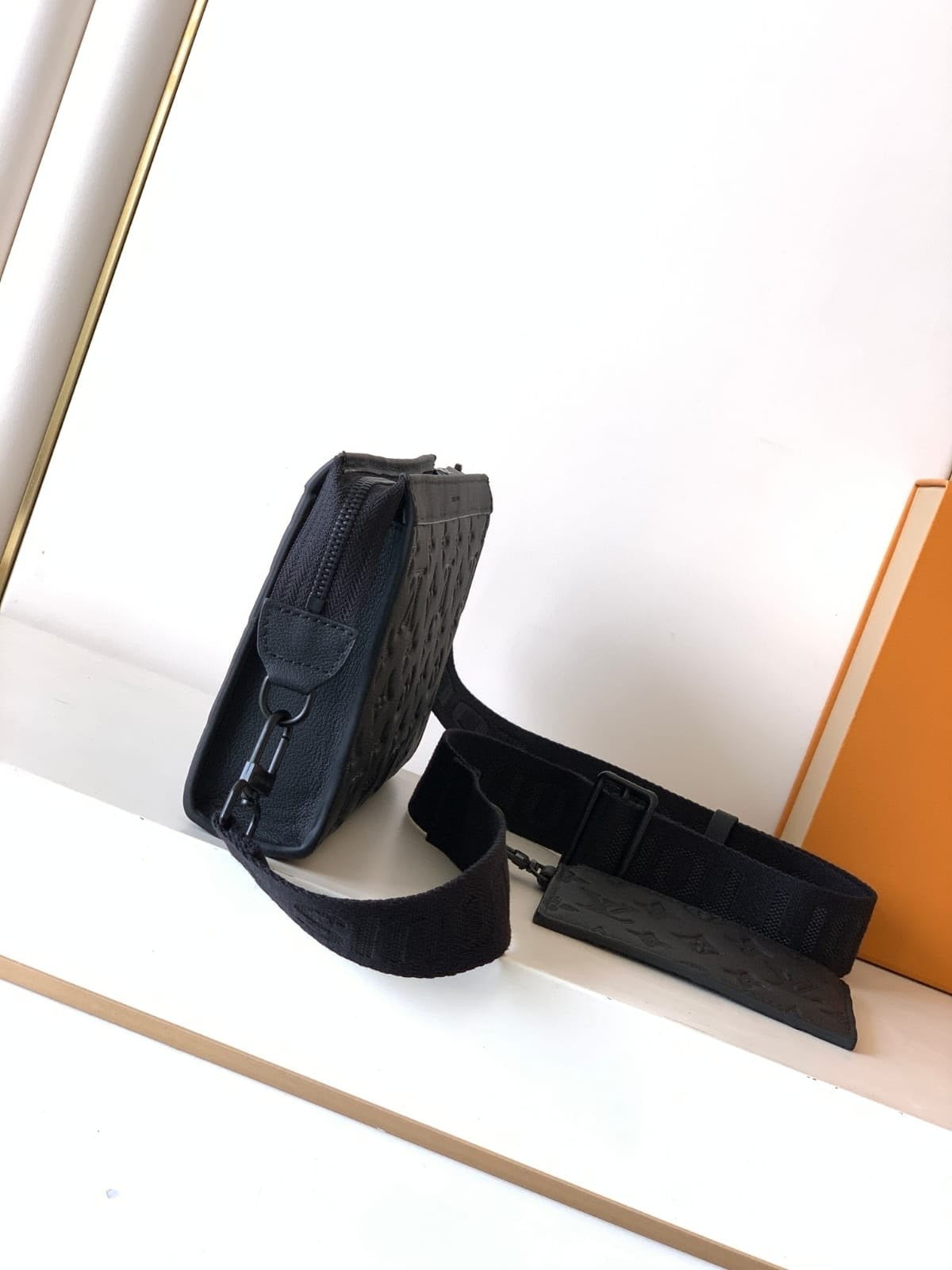 Louis Vuitton Messenger (VIP)