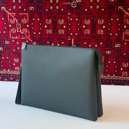 Louis Vuitton Pouch (VIP Quality)