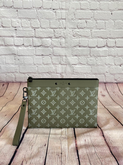 Louis Vuitton Clutch (VIP Quality)