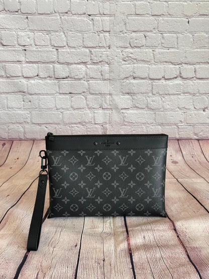 Louis Vuitton Clutch (VIP Quality)