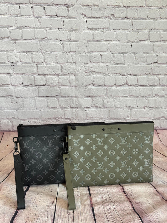 Louis Vuitton Clutch (VIP Quality)