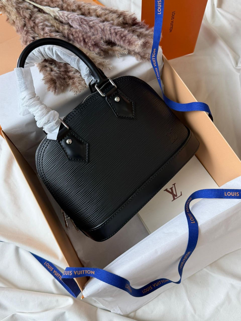 Louis Vuitton Handbag (Vip)
