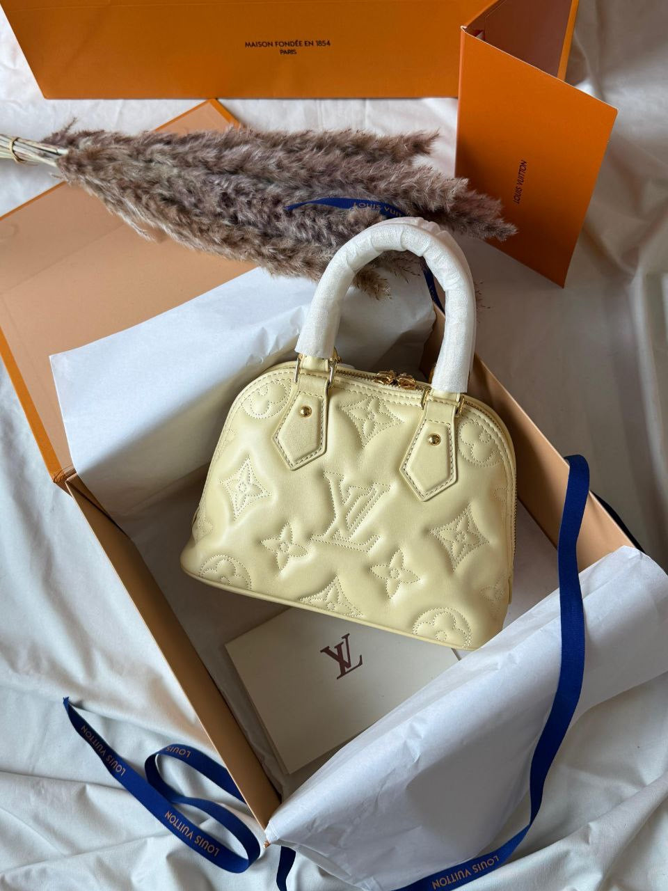 Louis Vuitton Handbag (Vip)
