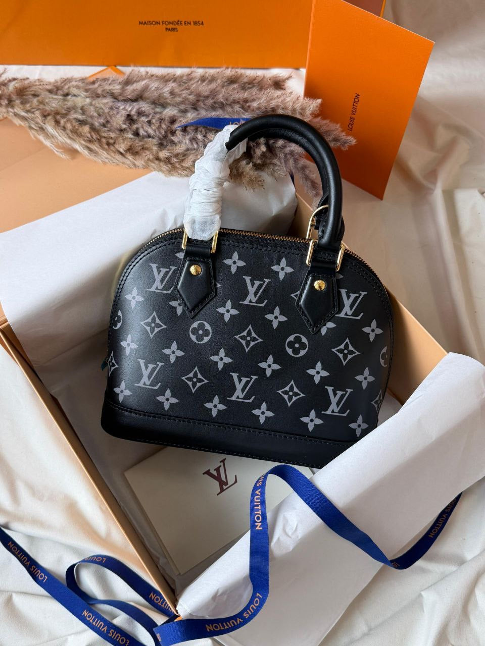 Louis Vuitton Handbag (Vip)