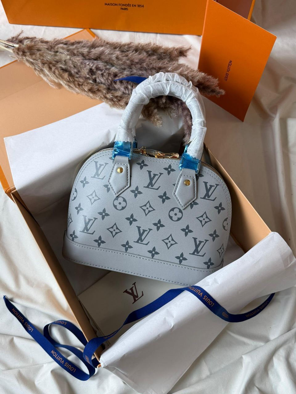 Louis Vuitton Handbag (Vip)