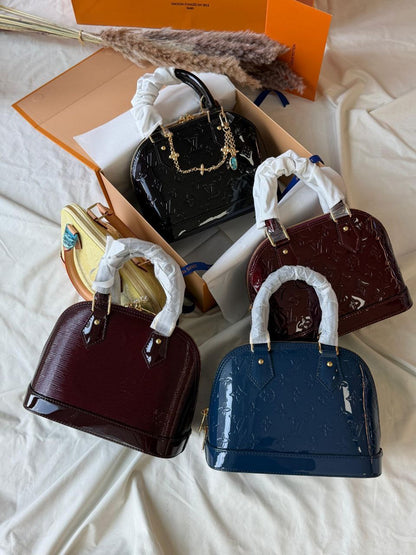 Louis Vuitton Handbag (Vip)