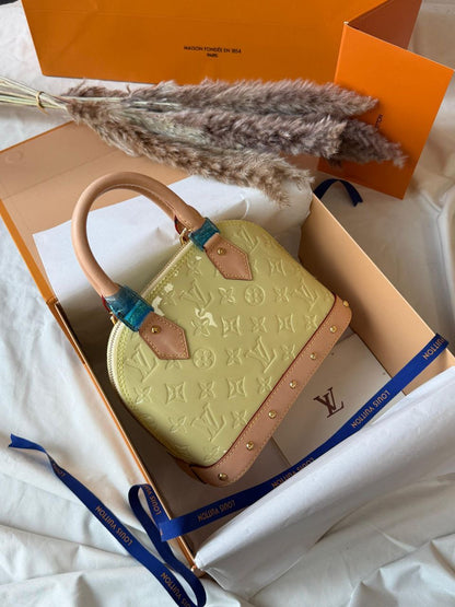 Louis Vuitton Handbag (Vip)