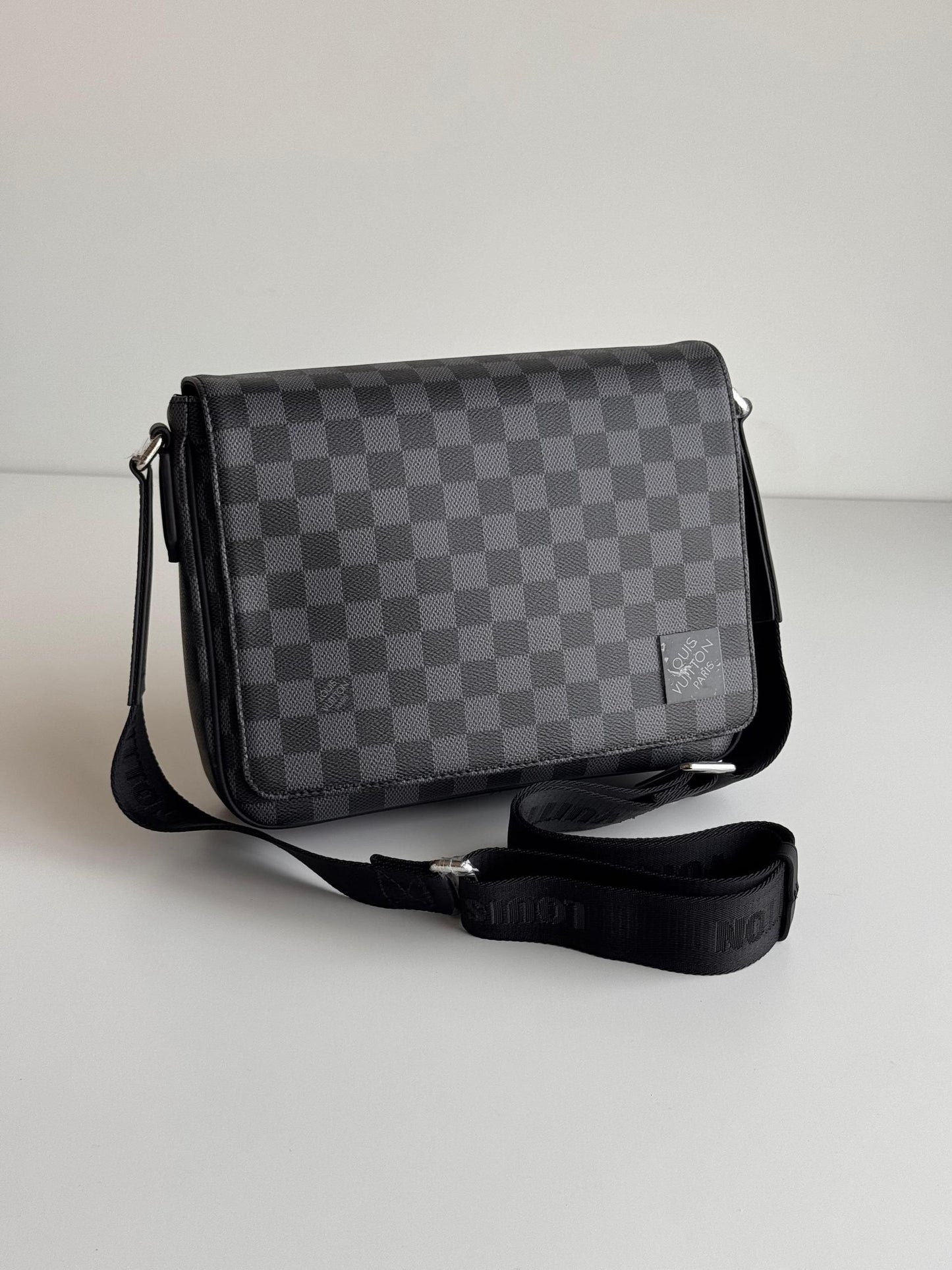 Louis Vuitton Messenger Bag (VIP Quality )