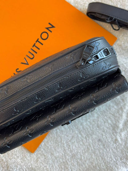 Louis Vuitton Messenger Bag