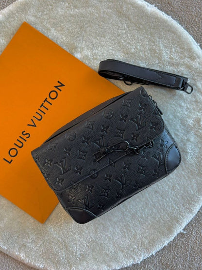 Louis Vuitton Messenger Bag