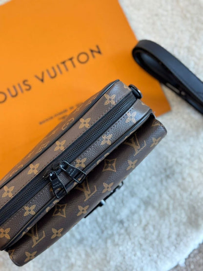 Louis Vuitton Messenger Bag