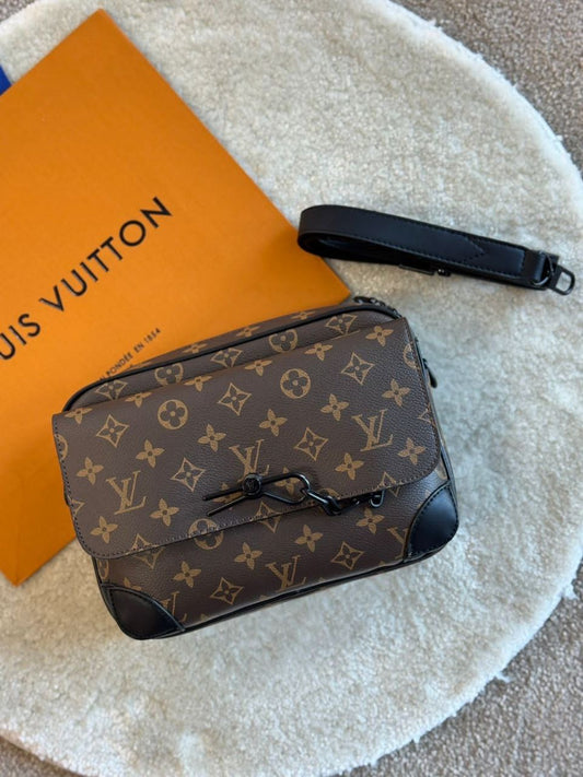 Louis Vuitton Messenger Bag