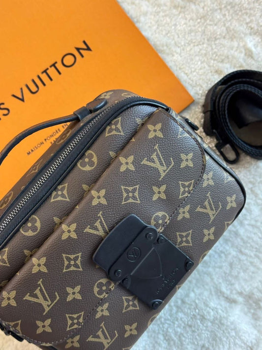 Louis Vuitton Messenger Bag