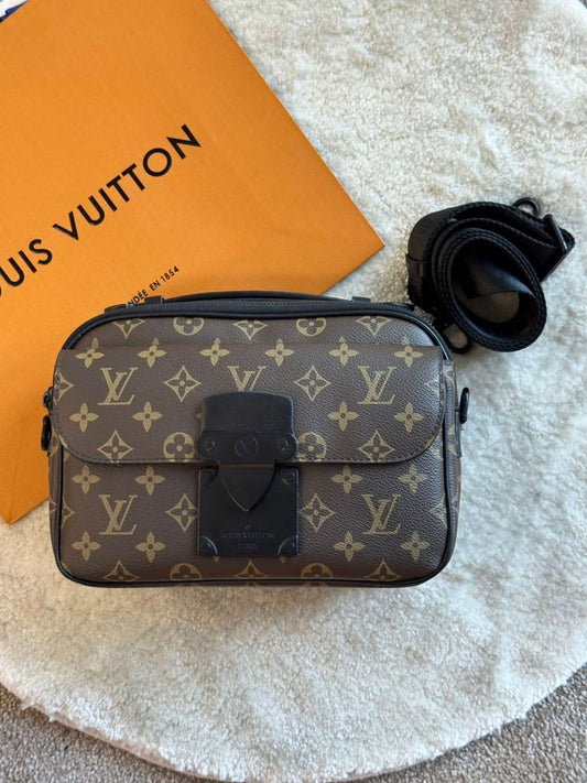 Louis Vuitton Messenger Bag