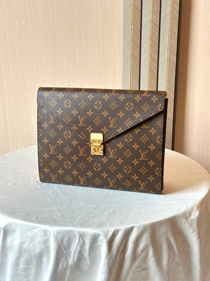 Louis Vuitton Mark Folder
