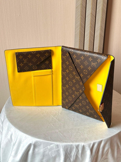 Louis Vuitton Mark Folder