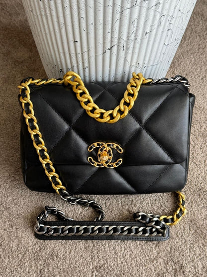 Chanel Sling Bag (Vip)