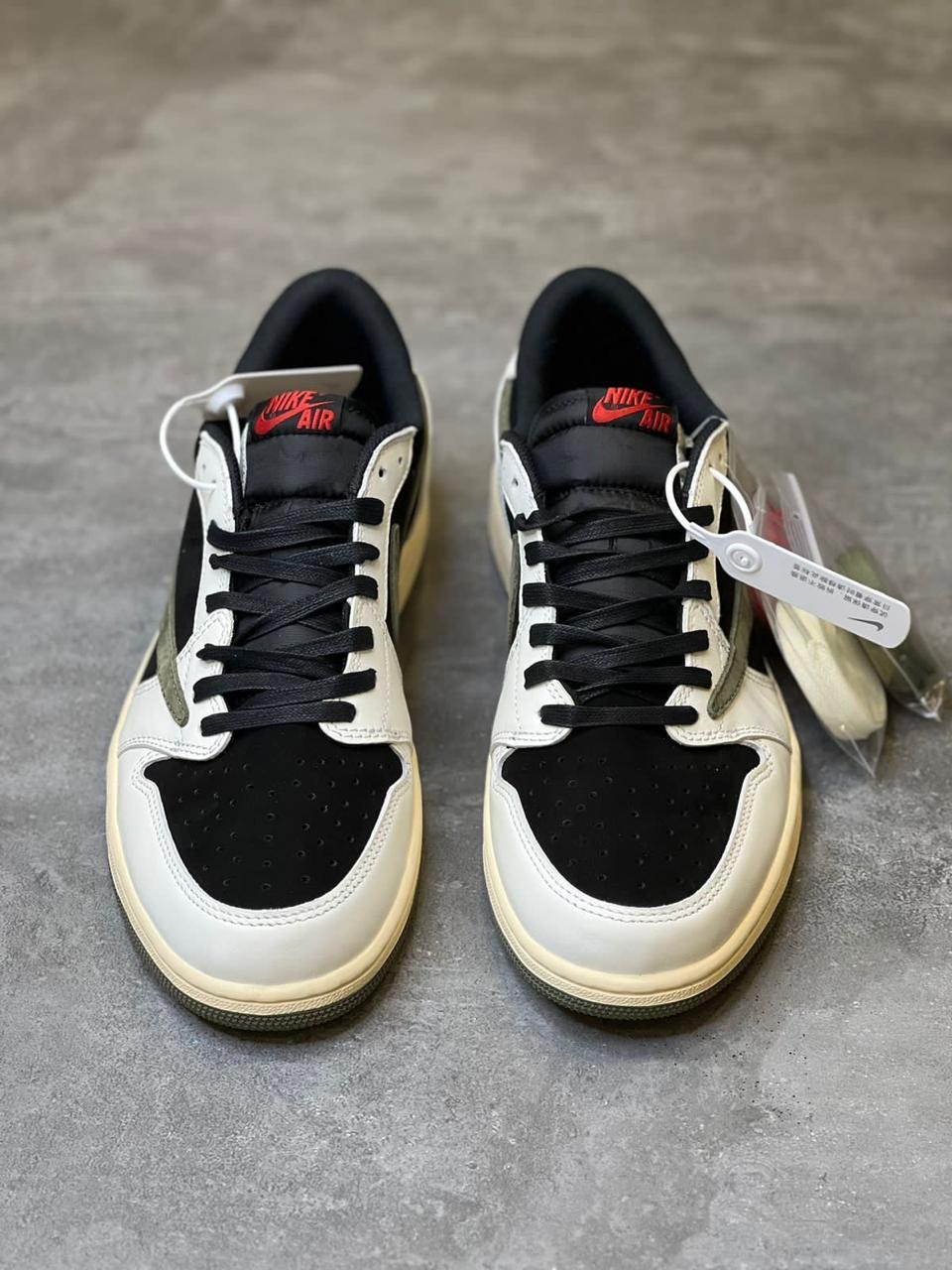 Jordan 1 Low Travis Scott