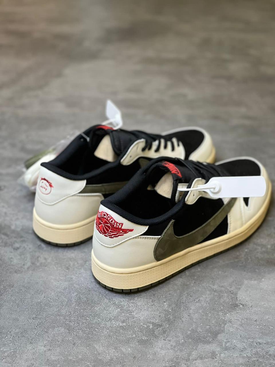 Jordan 1 Low Travis Scott