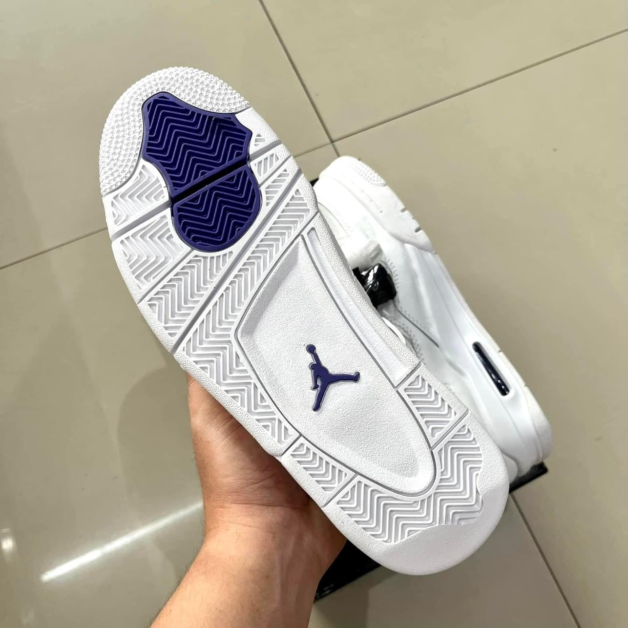 Jordan 4 Retro "Metallic Purple"