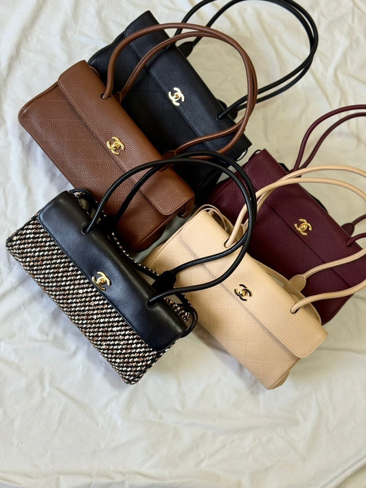 Chanel Shoulder Bag (Vip)