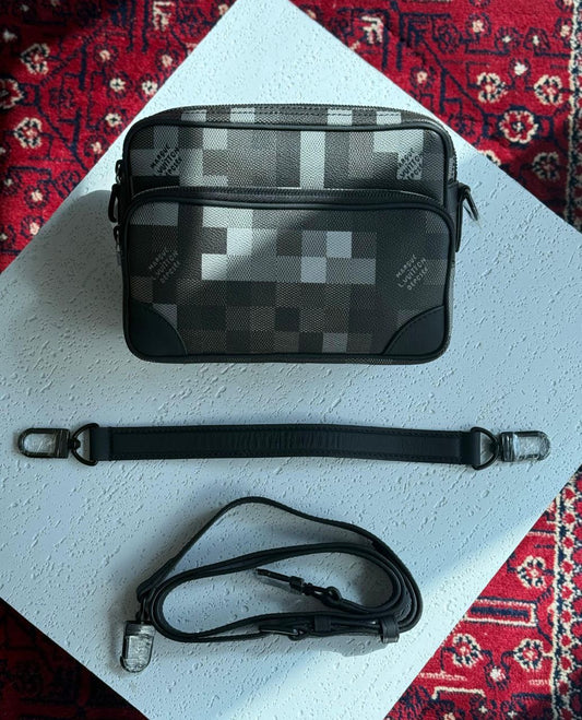 Louis Vuitton Messenger Bag (Vip)