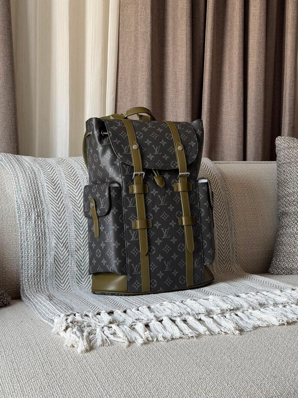 Louis Vuitton Backpack (Vip)