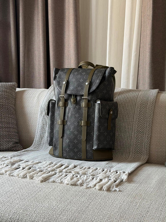 Louis Vuitton Backpack (Vip)