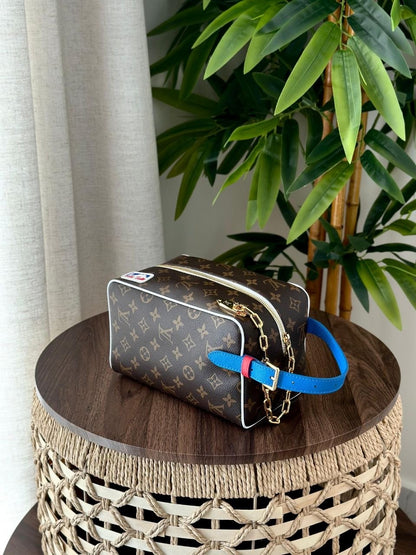 Louis Vuitton Pouch (VIP Quality)