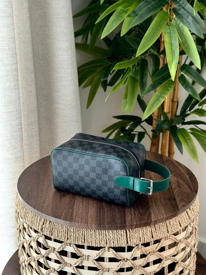 Louis Vuitton Pouch (VIP Quality)