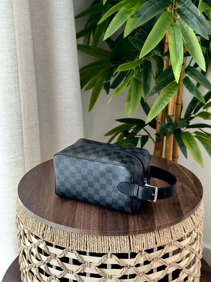 Louis Vuitton Pouch (VIP Quality)