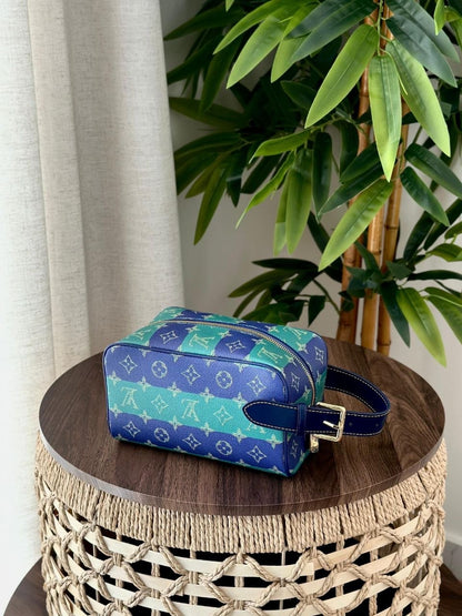 Louis Vuitton Pouch (VIP Quality)