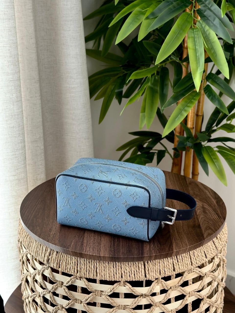 Louis Vuitton Pouch (VIP Quality)