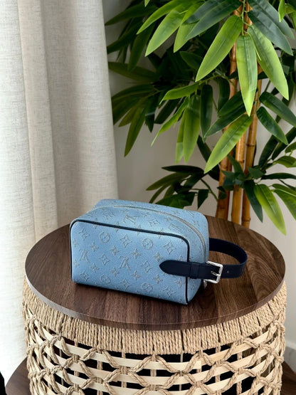 Louis Vuitton Pouch (VIP Quality)