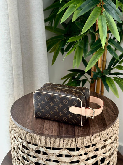Louis Vuitton Pouch (VIP Quality)